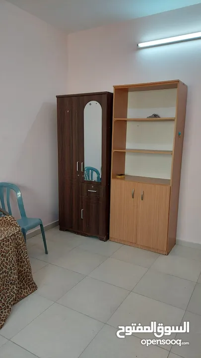 شقه مقابل الاكاديميه واسعه. مطله  سكن طالبات  180م2  بسعر مناسب