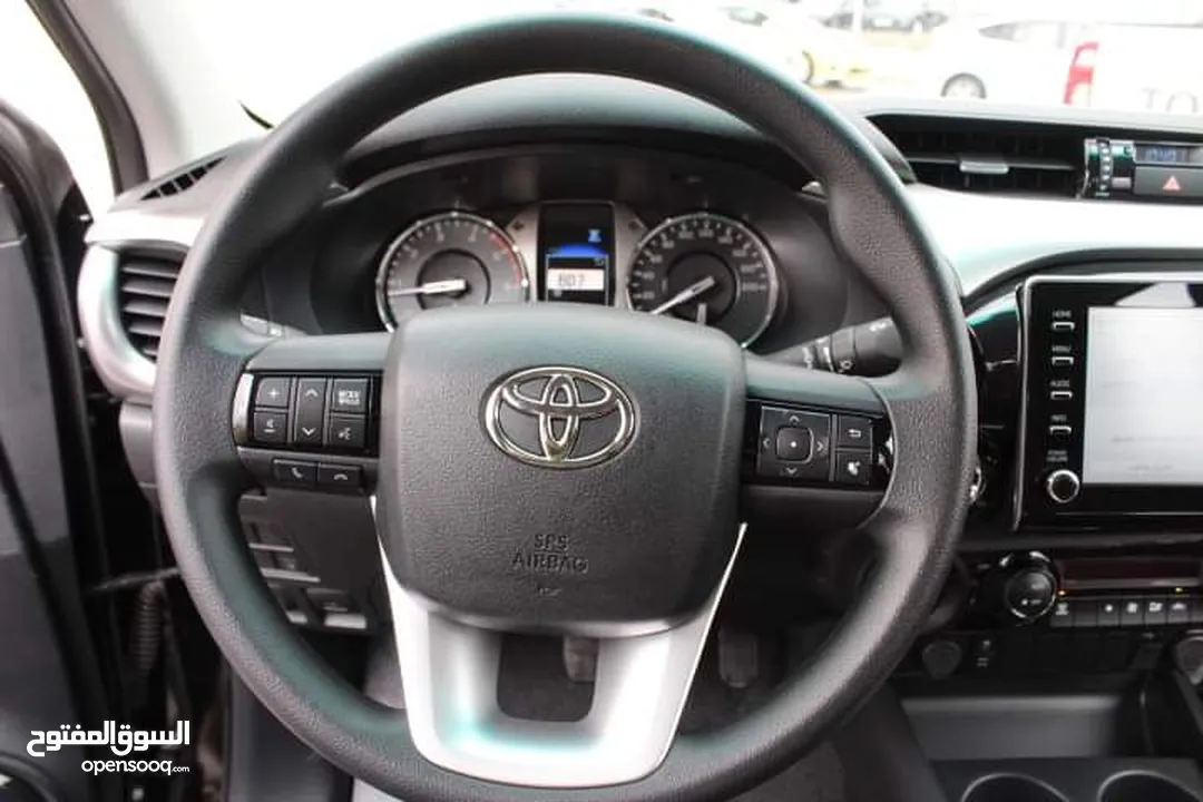 بيك اب Toyota Hilux 2023 كفالة الشركة