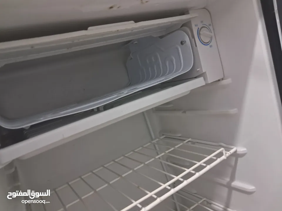 ثلاجة مكتب samix حالة ممتازة جدا