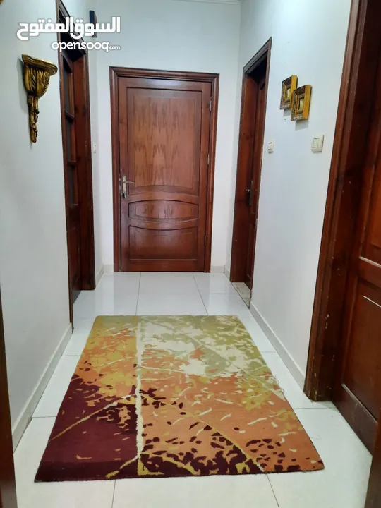 شقه  في اربد قرب مستشفى الراهبات 270 طابقيه للبيع