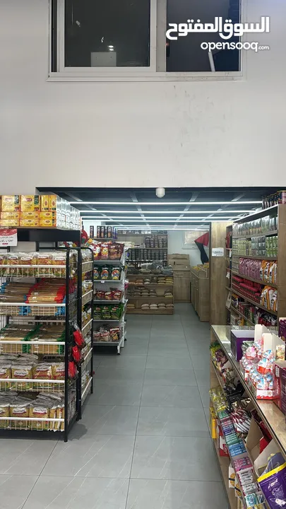 محلات سوبرماركت للبيع ثلاث ابواب