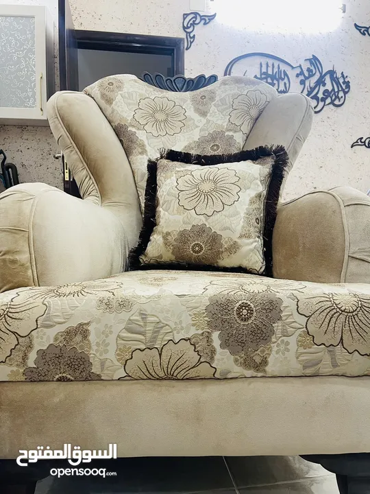 طقم ضيوف شبه جديد