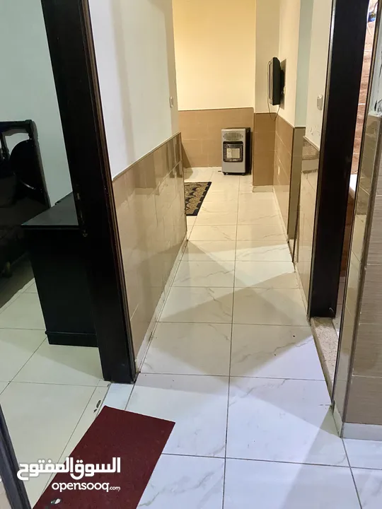 شقة مفروشة (غرفة وصالة) للايجار ضاحية الرشيد- خلف الجامعة الاردنية وبالقرب من التعليم العالي
