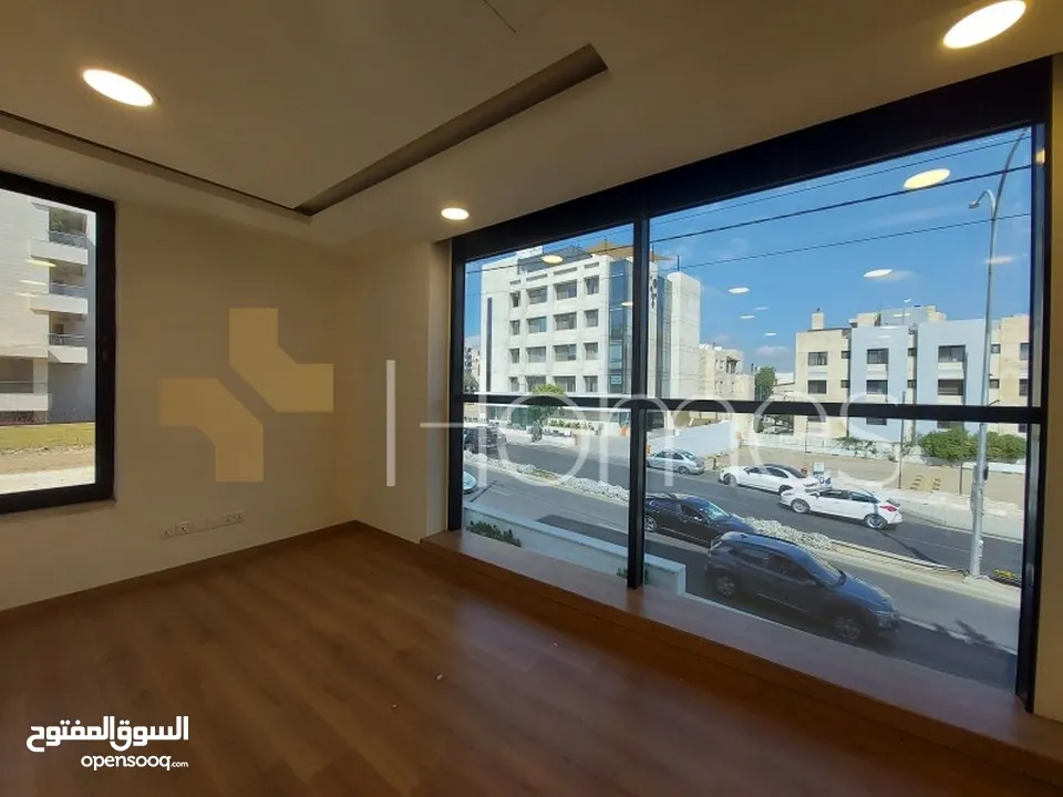 مجمع تجاري مكاتب على شارعين للبيع في جبل عمان بمساحة بناء 1816م