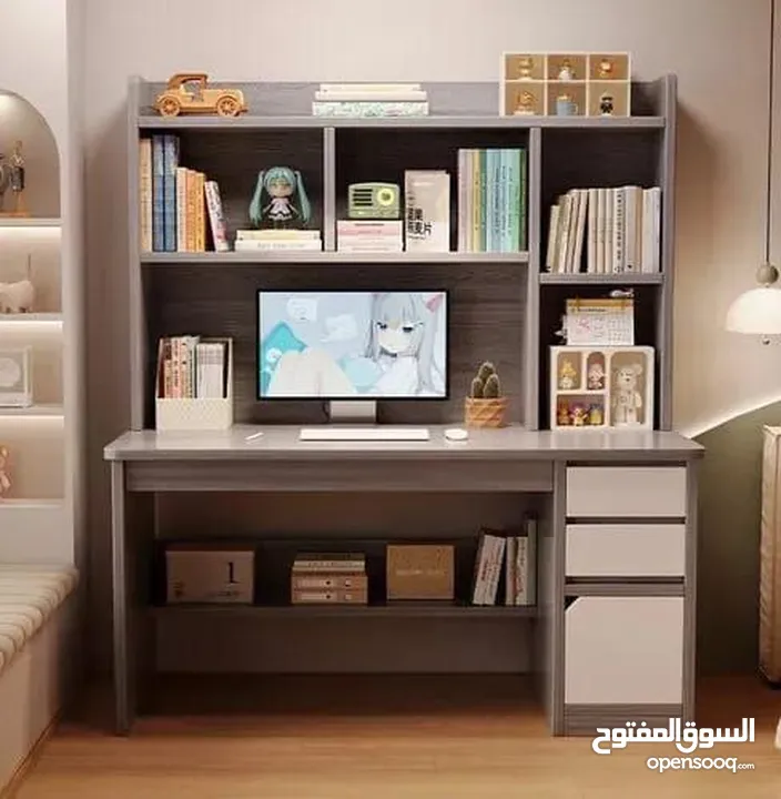 مكتب دراسي أنيق وعملي