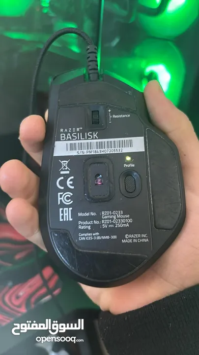 razer keyboard black widow v4 yellow switches , mouse razer basilisk