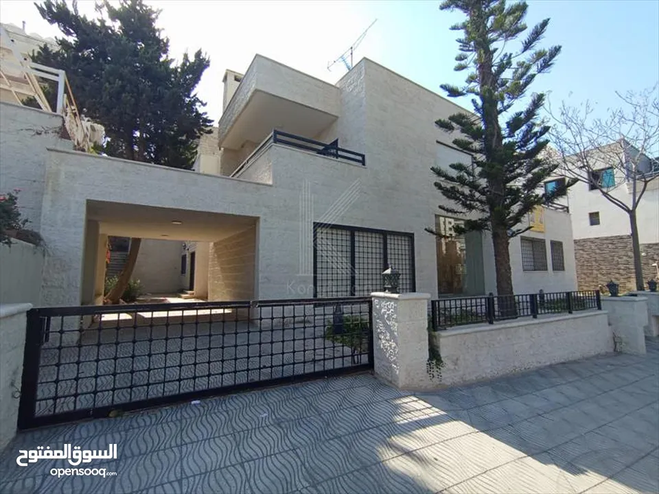 فيلا فاخرة مع حديقة جميلة للبيع أو للايجار في عبدون