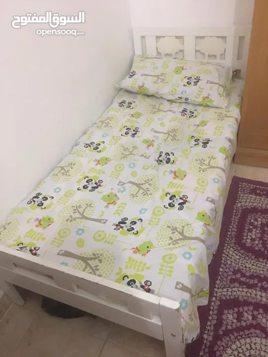 سرير اطفال مع المرتبة