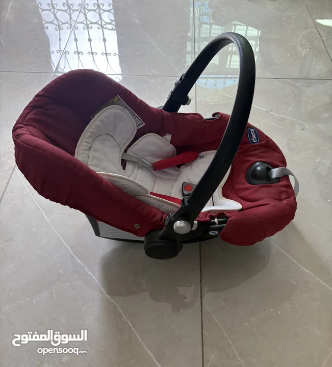 Chicco infant car seat and carry cot - مقعد سيارة وكوت أطفال تشيكو