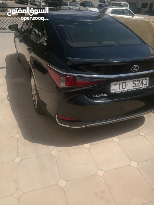 Lexus for sale modeled 300h 2021 24000Km