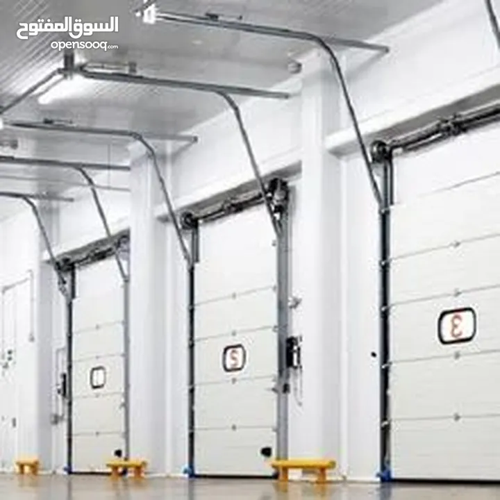 Industrial lifting door's.