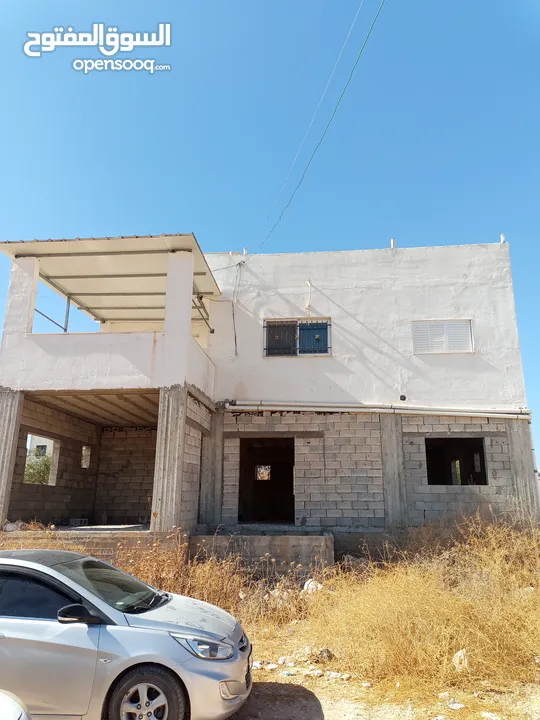 بيت طابق واحد ( الثاني )  أو طابقين اثنين حسب الطلب