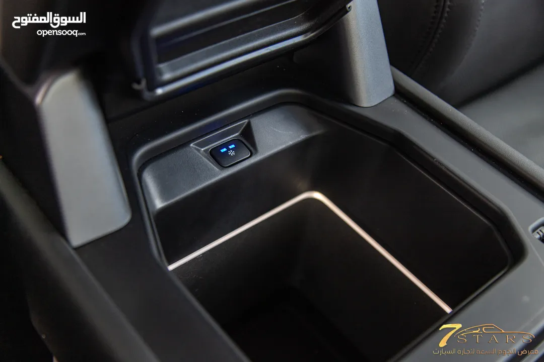 Land Rover Defender 2024 Hse  Black Edition Plug in hybrid   السيارة وارد و كفالة الشركة