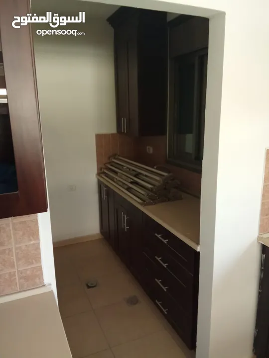 شقة للبيع عين منجد