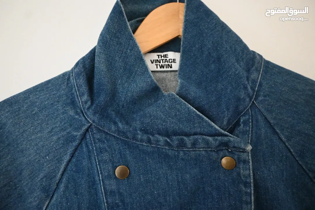 STYLISH AMERICAN DENIM JACKET WITH UNIQUE COLLAR.