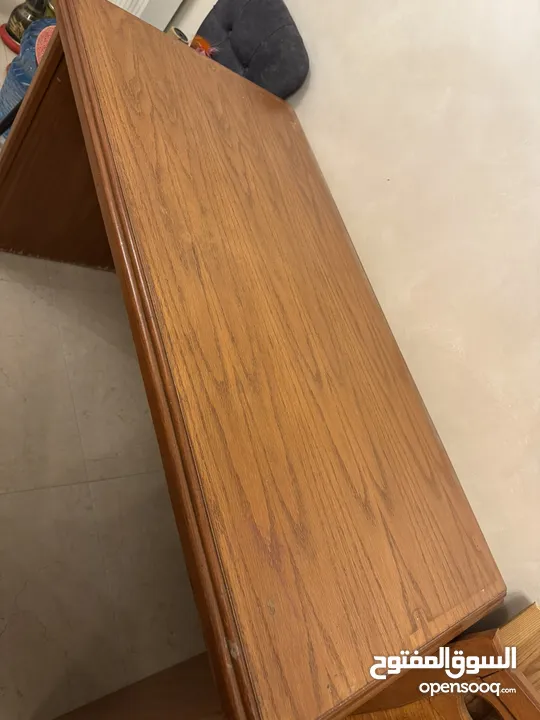 غرفة نوم مستعمل اللون البني
