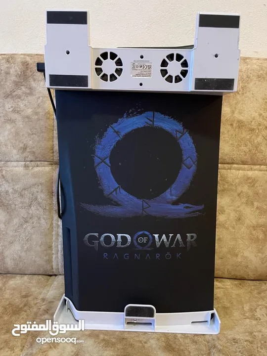 PS5 FAT   مع گفر GOW مع جهاز مبرد و جوستك ثانية .