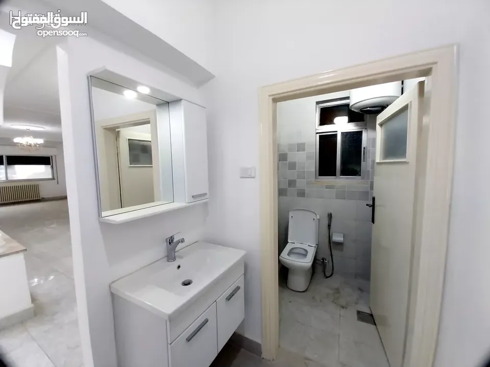 شقه طابق اول بمساحه 250 م للبيع في الصويفيه ( Property ID : 31326 )