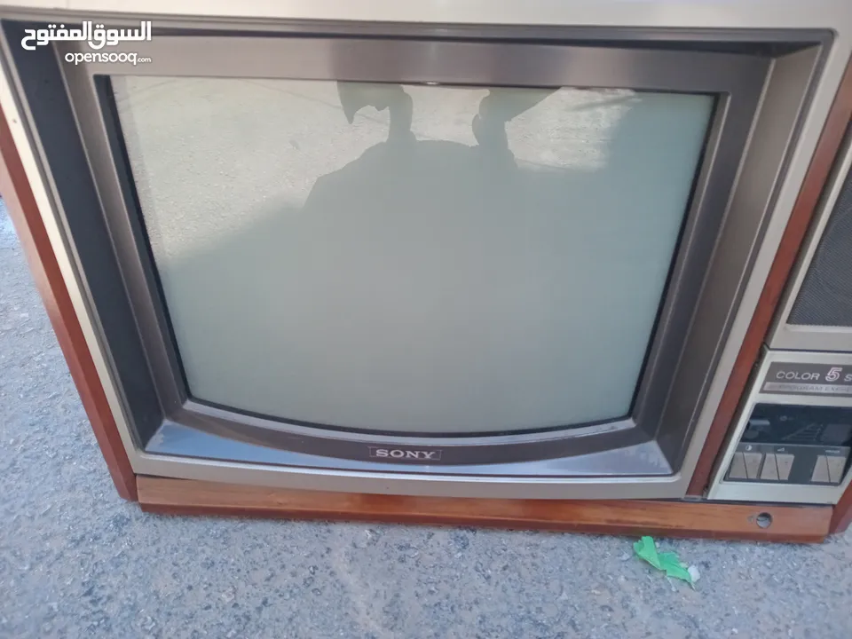 تلفزيون قديم بحال جيده عدد2