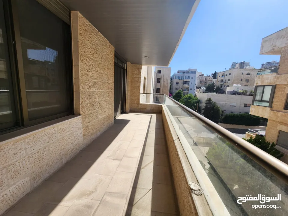 شقة فارغة للبيع بين الدوار الرابع و الخامس - ref: 14595
