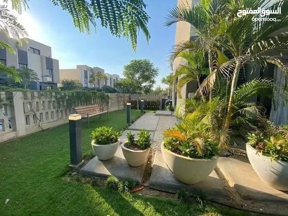 فيلا للبيع استلام فوري بسعر لقطة قبل الزيادة موقع مميز Lavista Elpatio Casa