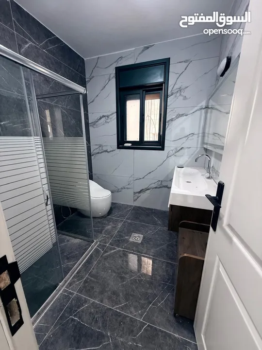 روف بمساحة 351م باطلاله بانورامية واسعة وتشطيب سوبر ديلوكس.