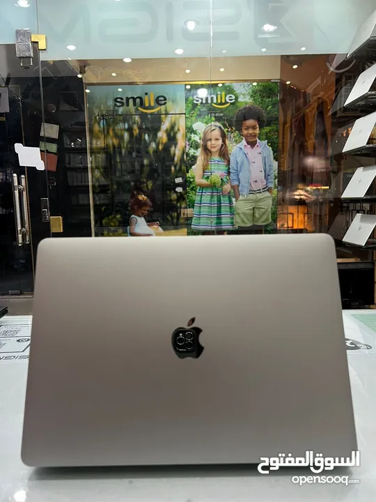 MacBook pro m2 2022 لم يتم استعماله تقريباً