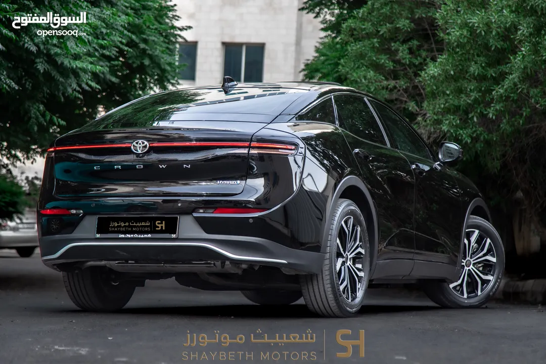 Toyota Crown hybrid 2023 premium