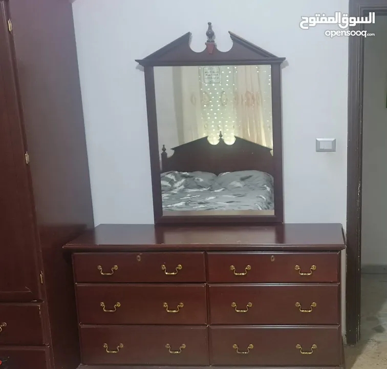 غرفة نوم شبابة بحالة جيدة