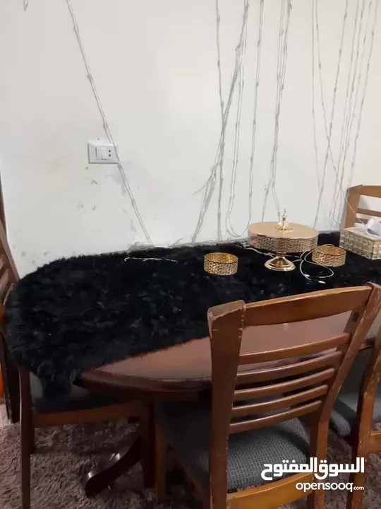 طاوله سفره مع اربع كراسي