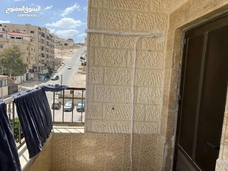 يوجد لدينا خدمه صيانه لجميع انواع اجهزه التكيف الحديثه افري استاند دكت سبلت فريق مجهز بلكامل لخدمتك