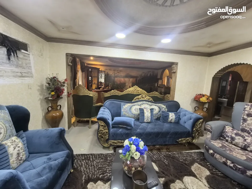 للبيع شقة سكنية سكنية اطلالة بحرية في الطابق الرابع منطقه ام الحصم