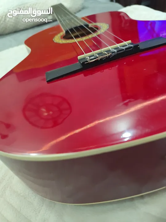 غيتار العزف بحالة ممتازة guitar red classic سعر ثابت