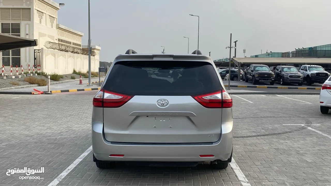 تويوتا سيينا كامل مواصفات  Toyota sienna full option