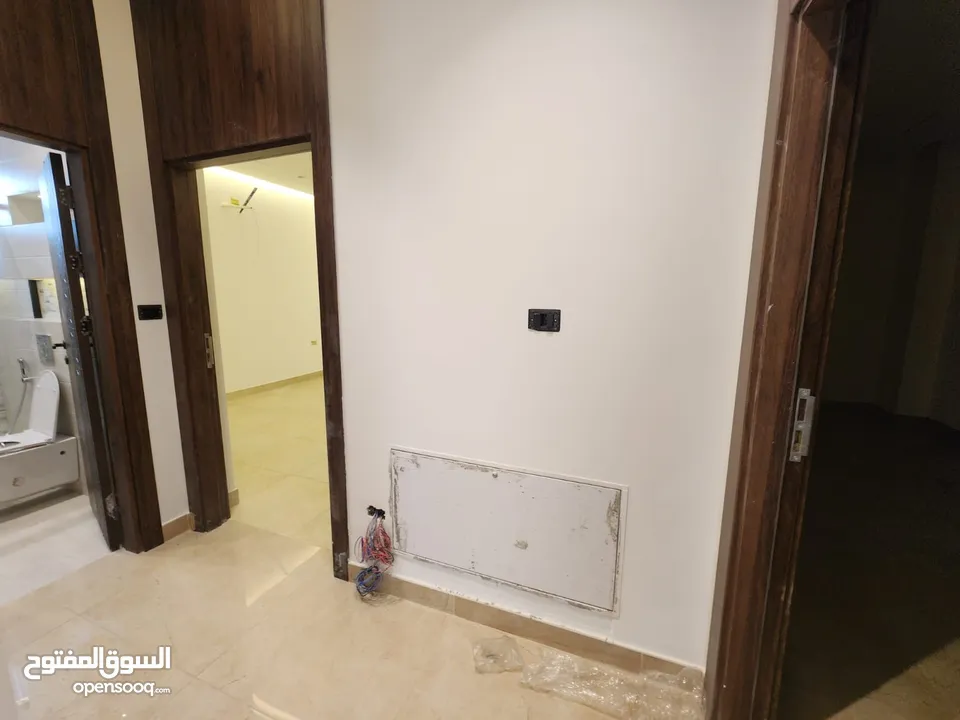 شقة للبيع في عبدون  REF : 14330
