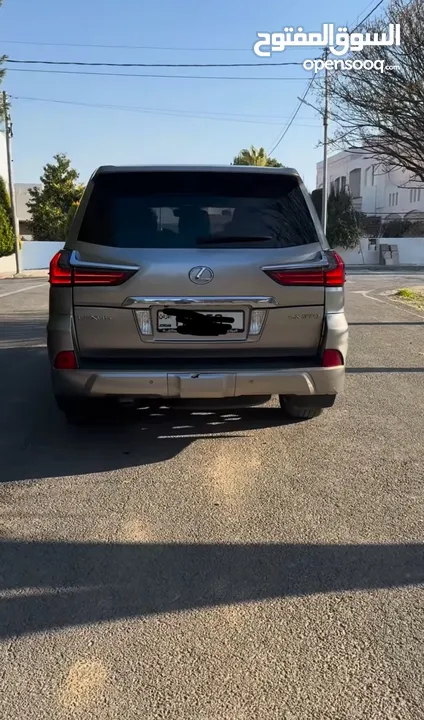 لكسز Lx570 موديل 2016 ثلاث جيد الساره ماشيه اقل من مية الف كيلو ما شاء الله السياره نظيف جدا
