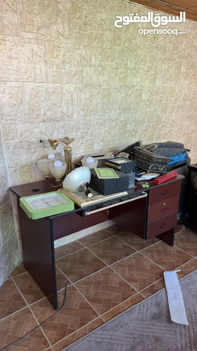مكتب و قاعدة تلفزيون