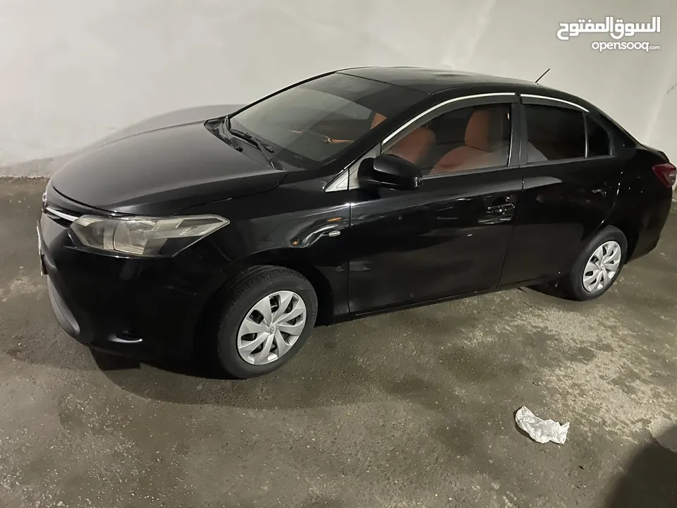 تويوتا يارس 2017. مواصفات خليجية 1500cc. اقتصادية جداً واكثر من الهايبر.  شغل وامشي. دهان اسود