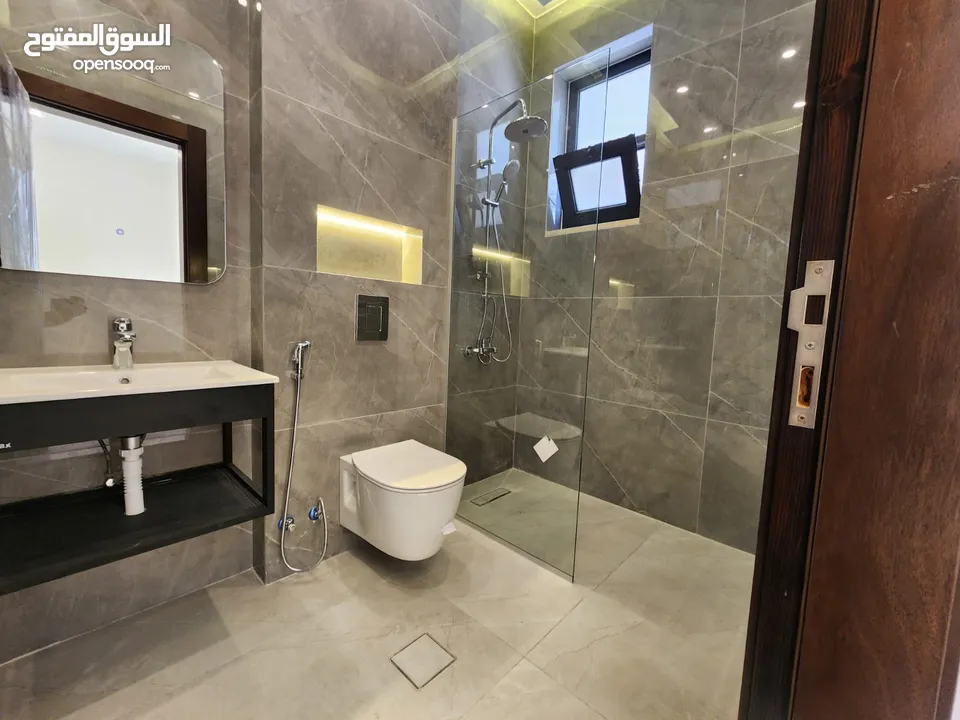 شقة فارغة للبيع في دابوق - REF:14658