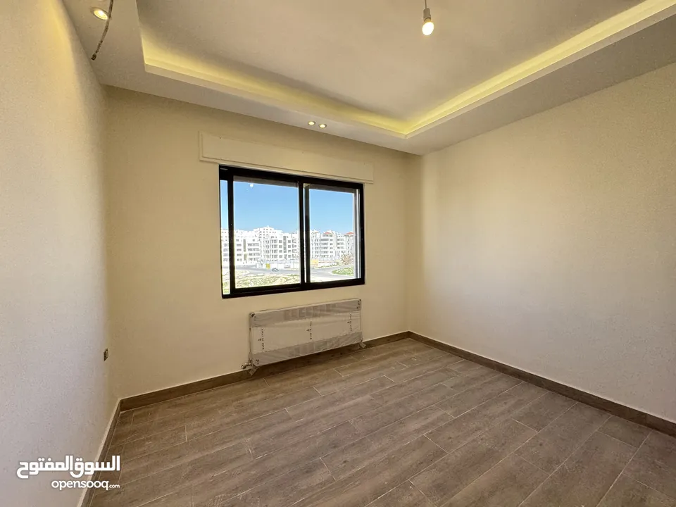 شقة مميزة للبيع طابق اول مساحة 230م بخلدا بتشطيبات مميزة (مشروع 120)
