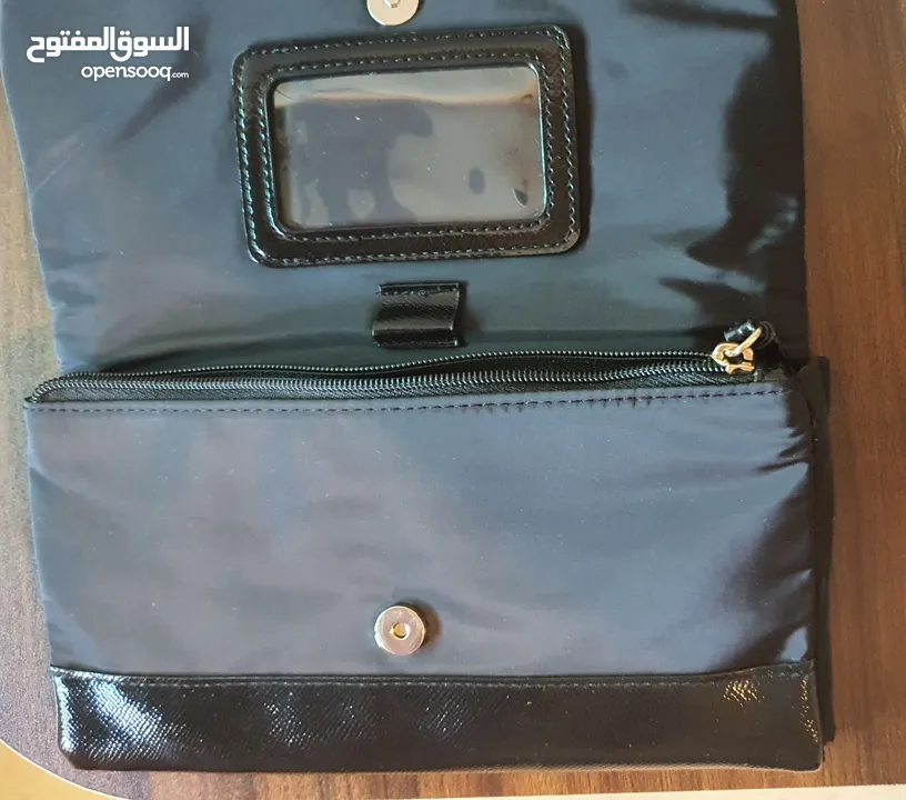 حقيبة يد - حقيبة كتف مع حزام سوداء من فيكتوريا سيكريت  Clutch Bag-Crossbody Bag Victoria's Secret