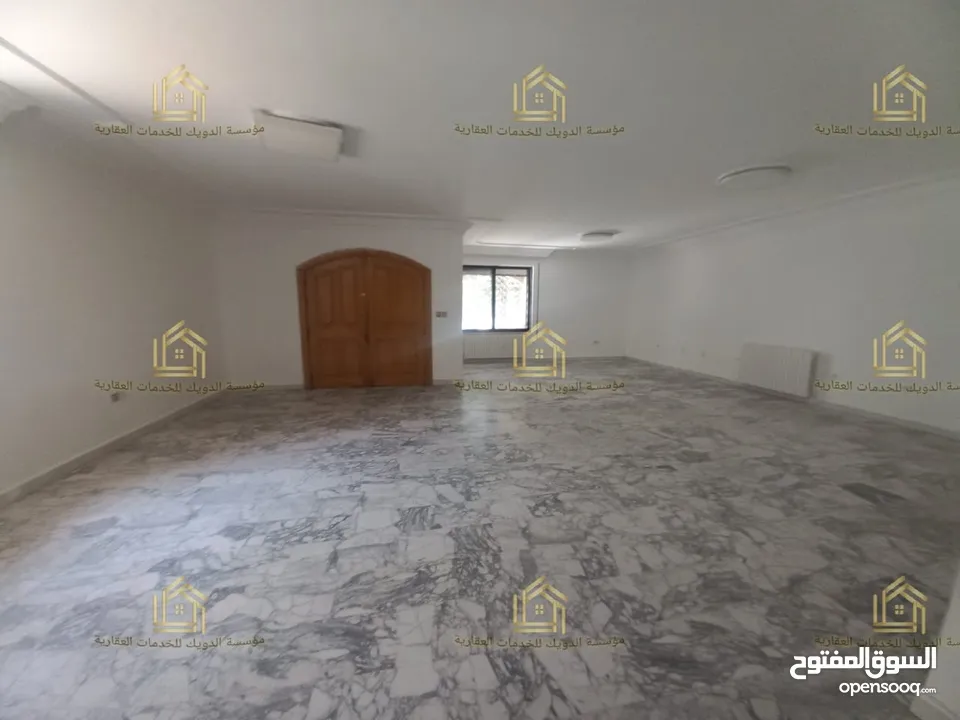 فيلا للايجار .. يوجد خيارات اخرى Villa for rent.. other options available / V152