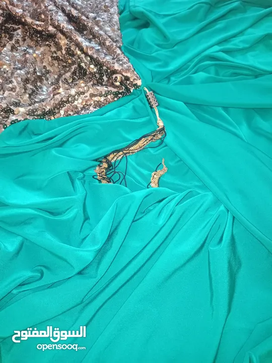 فستان قماشة فيزو لون أخضر