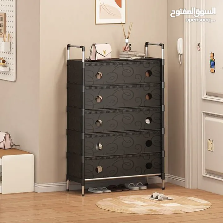 مدخل منزلك أو غرفتك إلى مساحة مرتبة وعصرية مع خزانة الأحذية متعددة الأدراج ذات التصميم العصري .