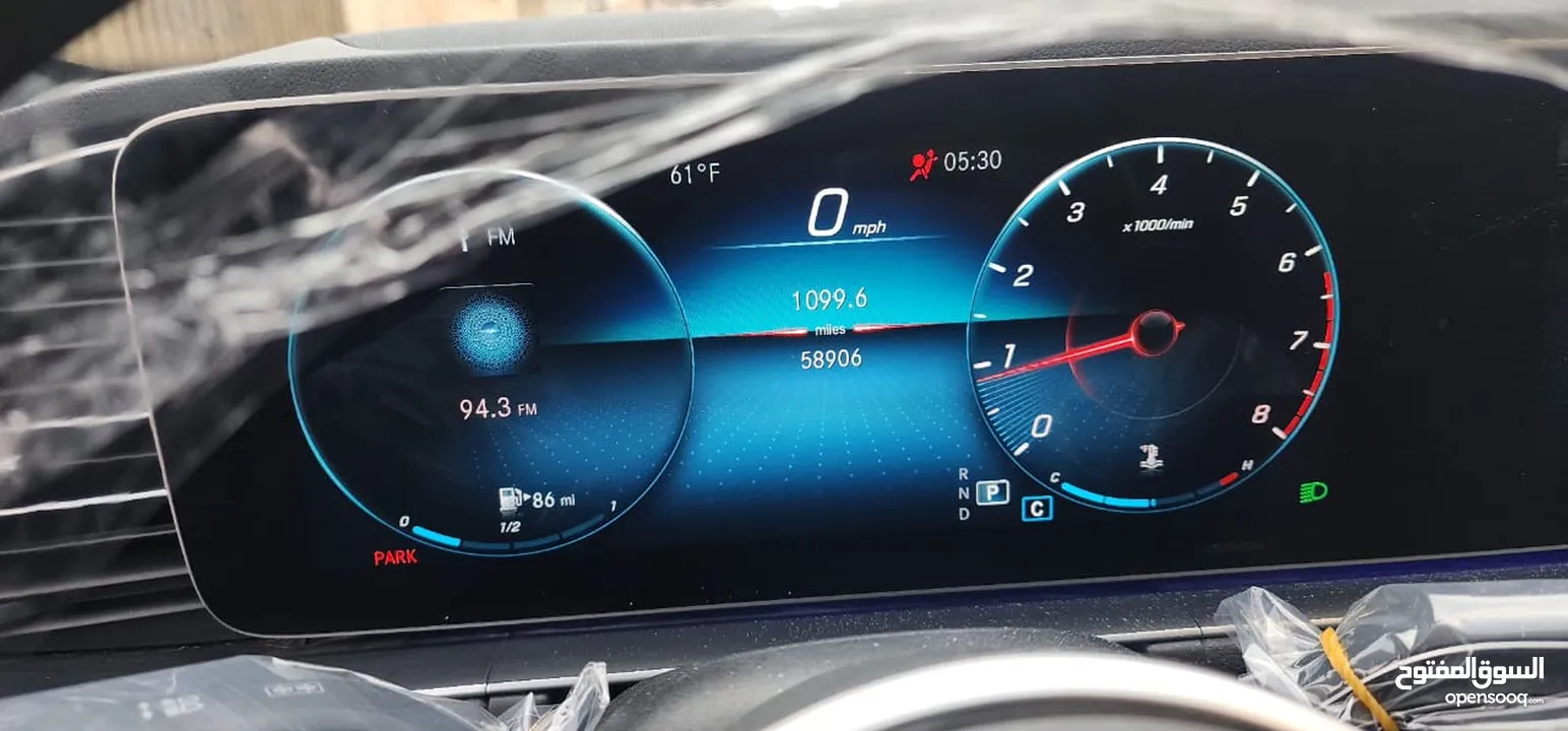 مرسيدس GLE 350- 4 MATIC موديل 2020  دفع رباعي  عاليه الإضافات  غير مجمركه لون ابيض والداخل اسود