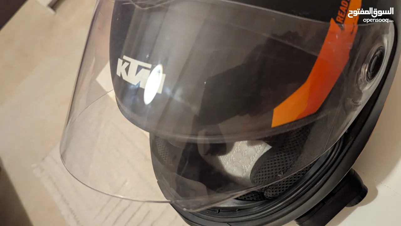 خوذة KTM استعمال قليل دون خدش ECE22 بحالة ممتازة جدا حجم XL