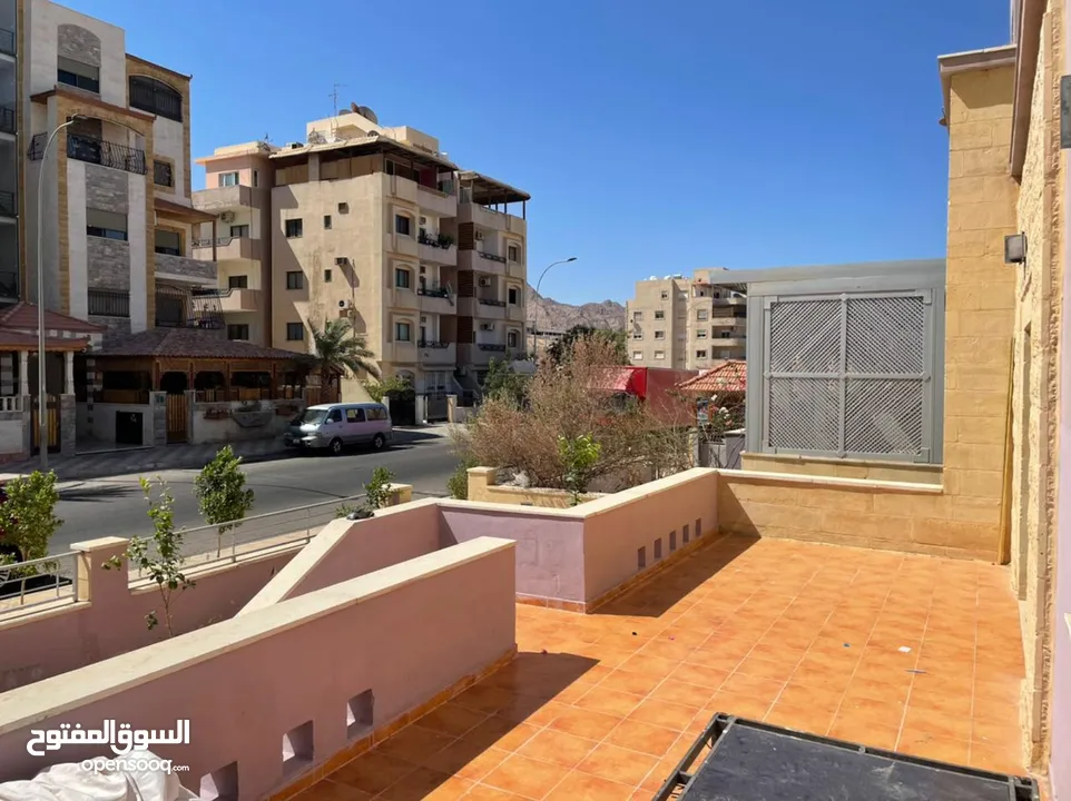 شقة للايجار بالخامسة