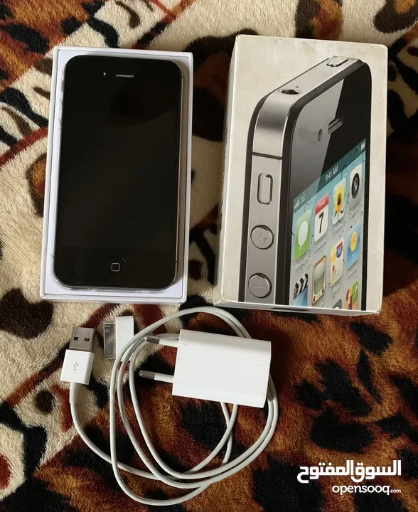 Iphone 4s 32 GB جديد بحالته بكامل حاجته