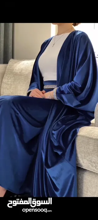 طقم مخمل قطعتين تنورة وعباة