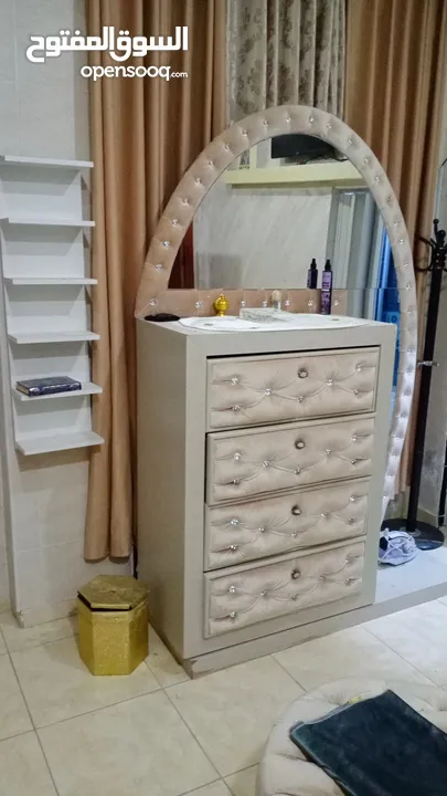 غرفة نوم بحالة الوكالة للبيع بغاية السفر